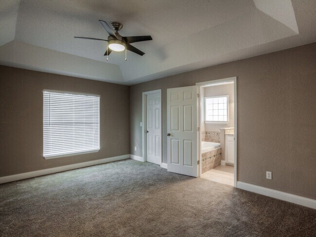 Building Photo - 350 Trade Wind Dr