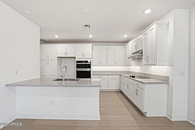 Building Photo - 2121 W Sonoran Desert Dr