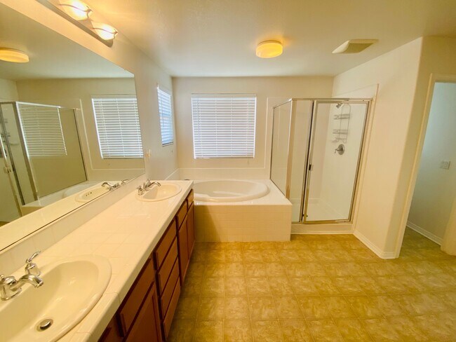 Building Photo - 2306 Cornflower Way