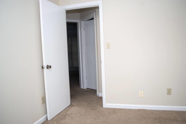 Building Photo - 1615 Woodmere Loop