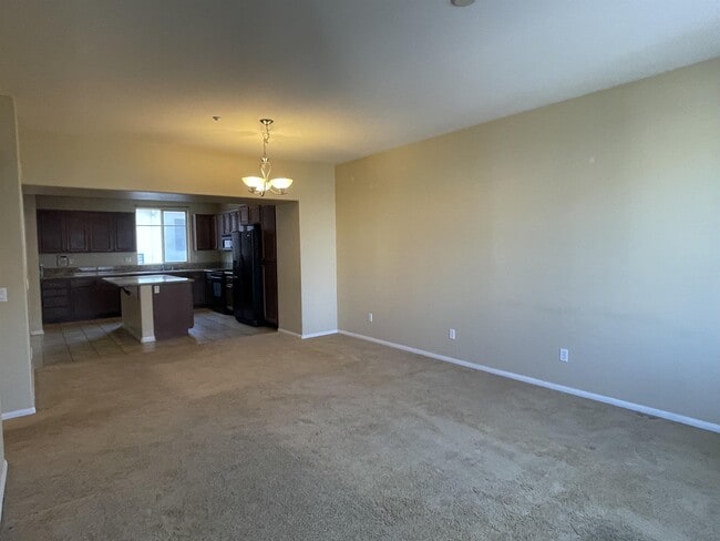 Building Photo - 300 Tesoro Gln