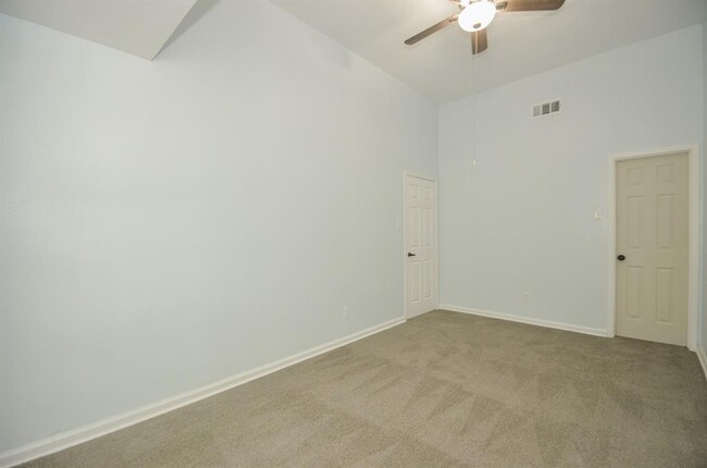 Building Photo - 5303 Lost Forest Dr