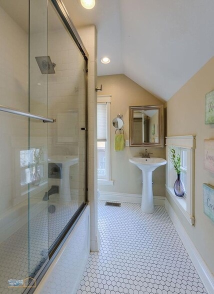 Building Photo - 1820 Pearl St