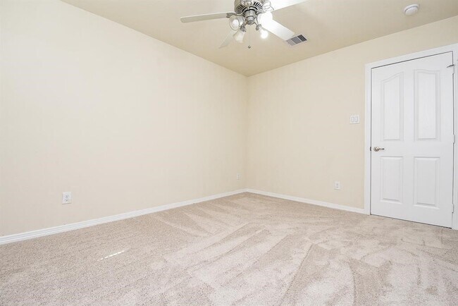 Building Photo - 8908 Clovermist Dr