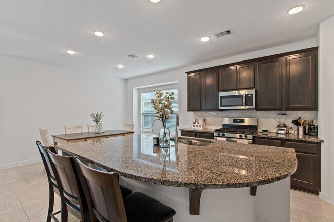 Building Photo - 12335 Summerbrook Dr