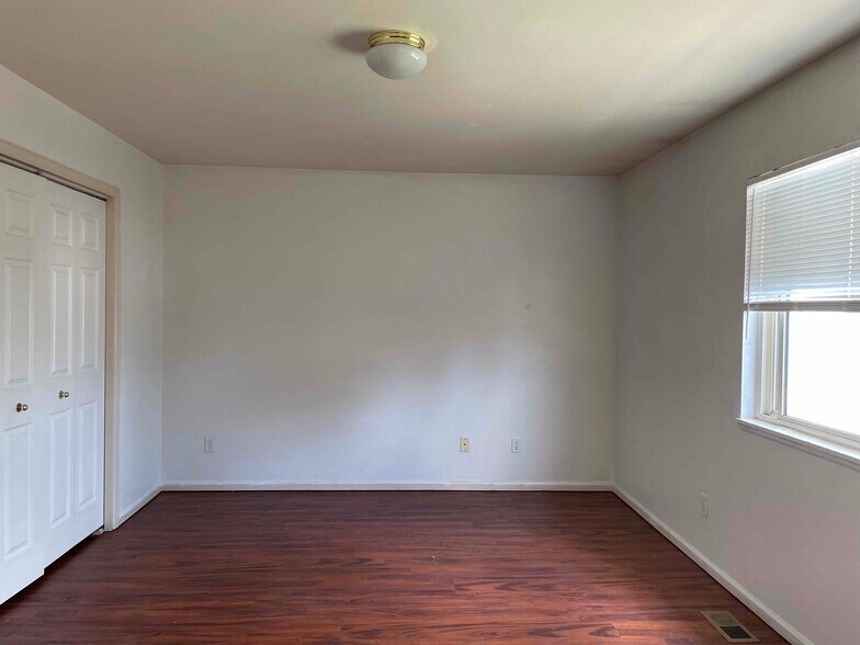 Building Photo - 780 Century Ln