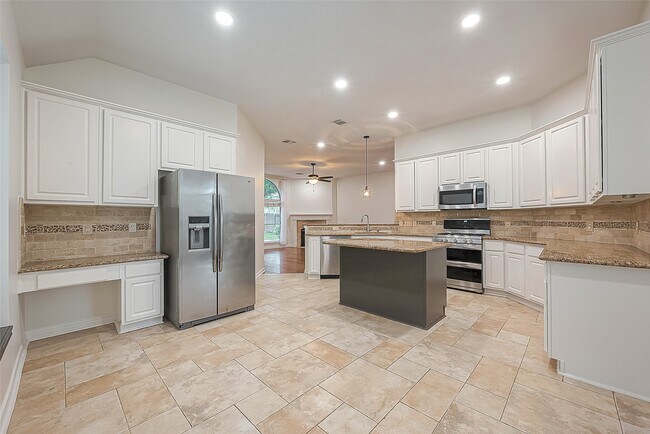 Building Photo - 23759 River Pl Dr