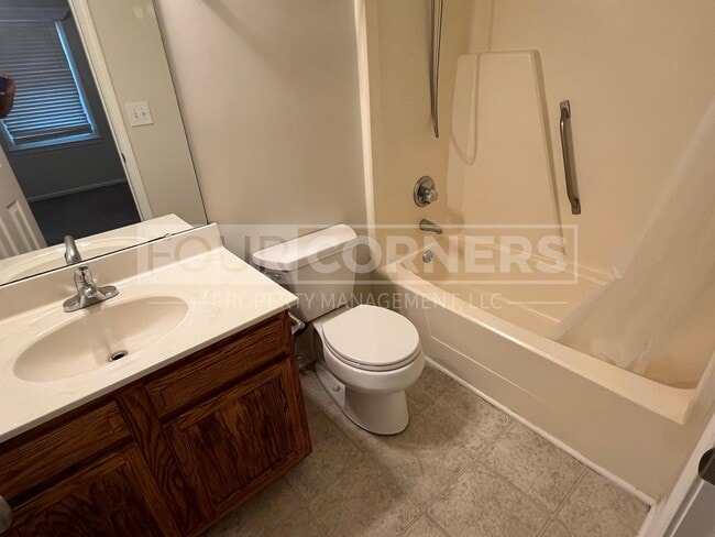 Building Photo - Beautful 2 Bedroom 2.5 Bath Townhouse