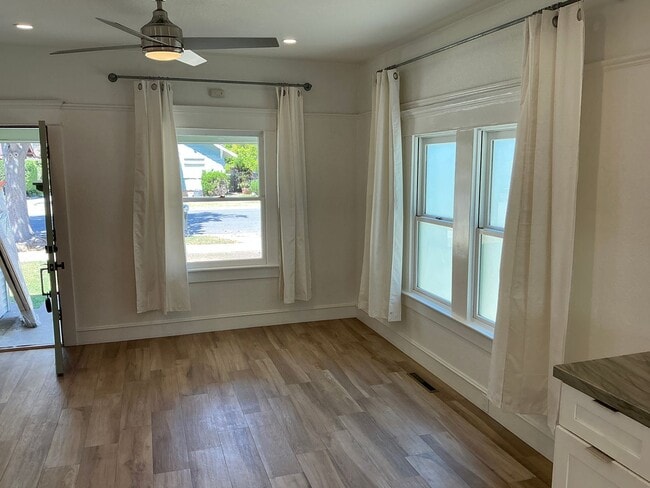 Building Photo - Beautiful 4 Bedroom 2 Bath Home in Old Tow...