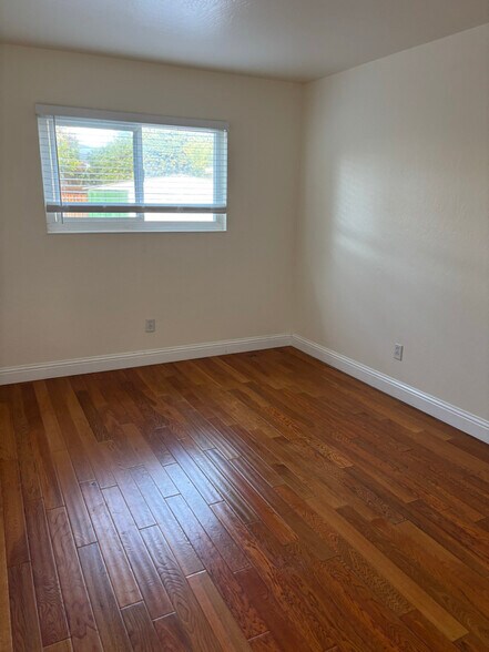 Building Photo - 520 Linford Pl