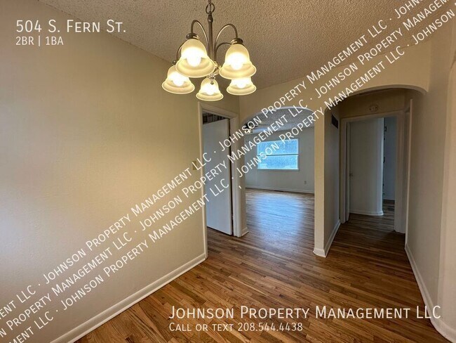 Building Photo - 504 S Fern St