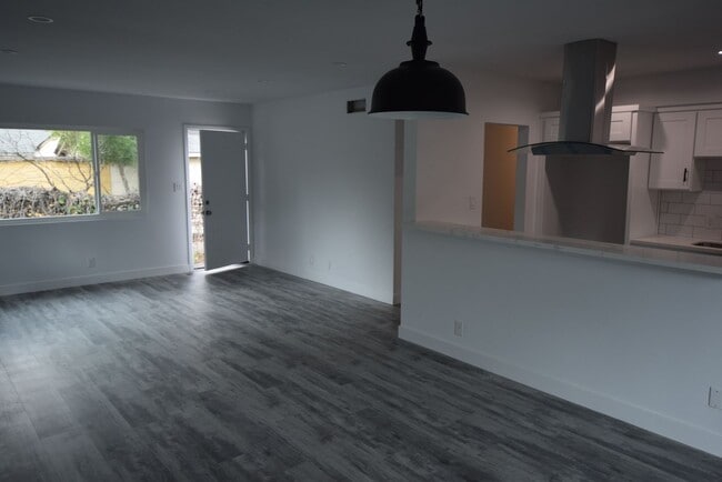 Building Photo - 15950 Hart St