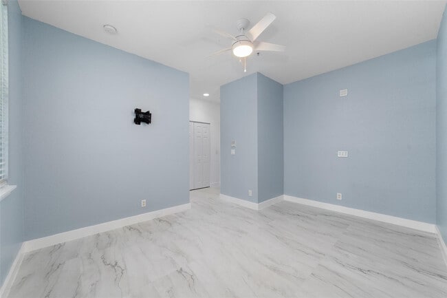 Building Photo - 463 School House Rd