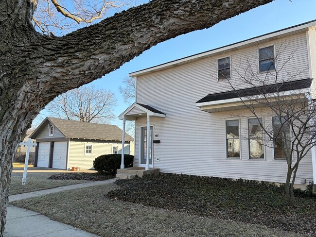 Building Photo - 411 Richards St