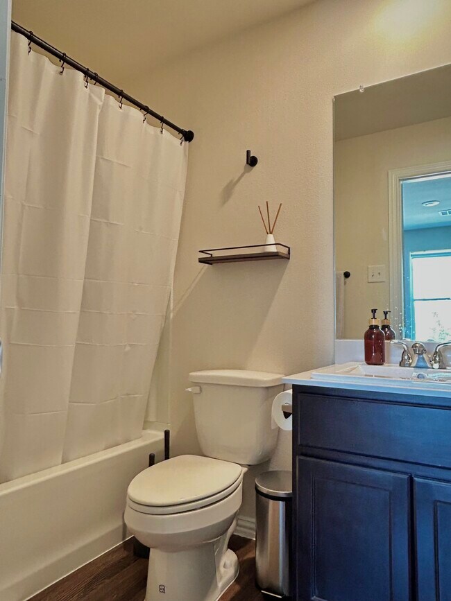 Building Photo - Sunny Side Up