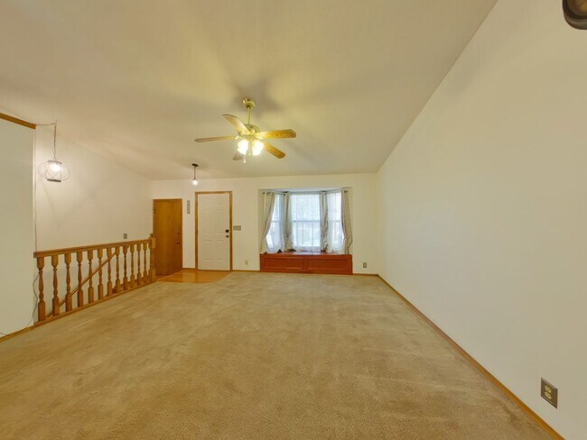 Building Photo - 3 Bedroom Home