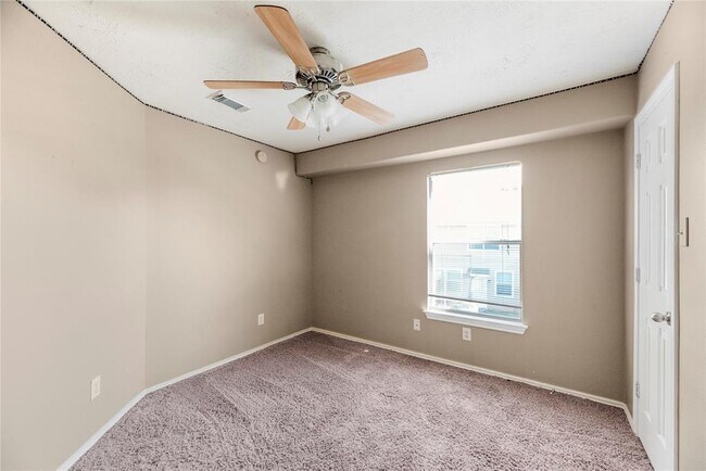 Building Photo - 5642 Claybeck Ln
