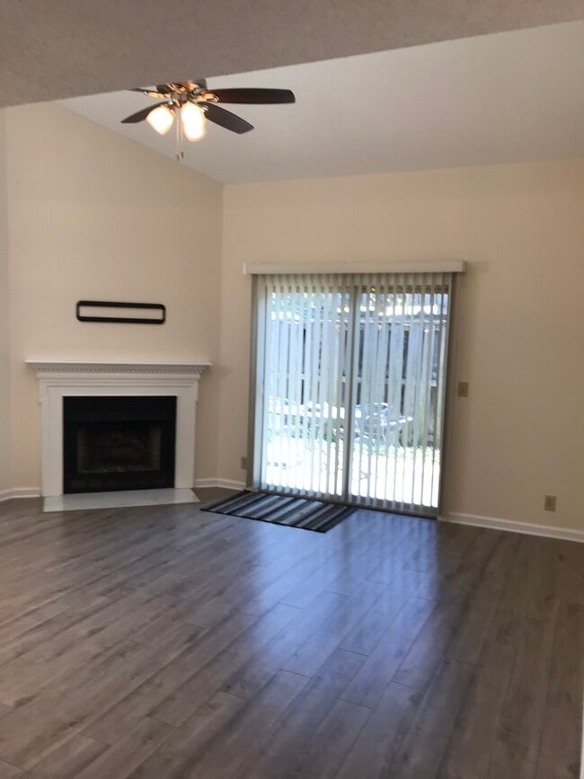 Building Photo - 324 Yorkshire Cir