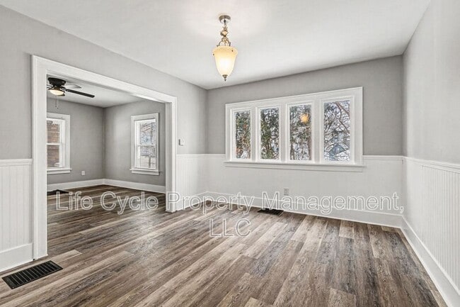 Building Photo - 507 Eastern Ave NE