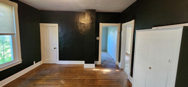 Building Photo - 814 13th Ave S