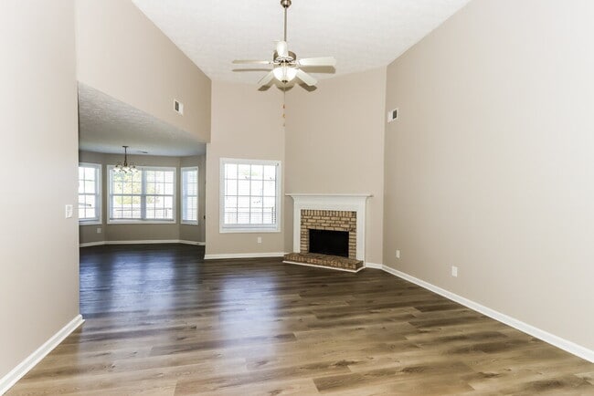 Building Photo - 170 Charleston Pl