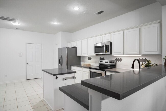 Building Photo - 6 Piper Trace