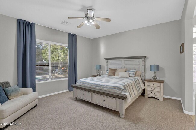 Building Photo - 10226 E Lakeview Ave