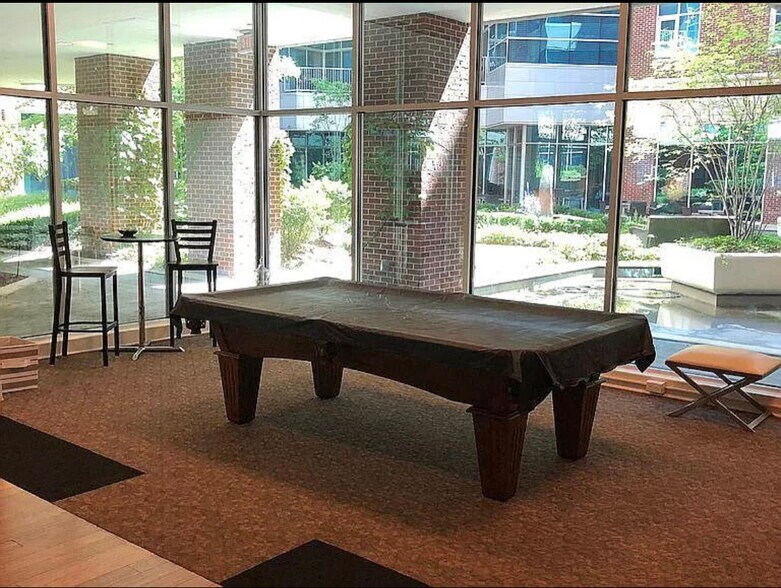 Building Photo - 324 E Main St