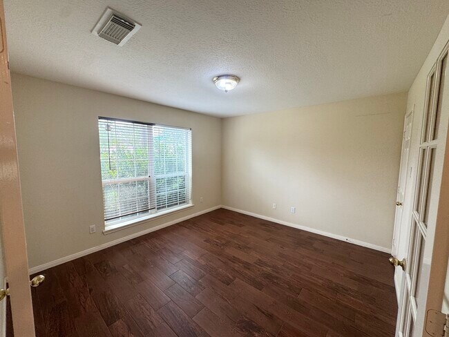 Building Photo - 2601 Easton Springs Ct