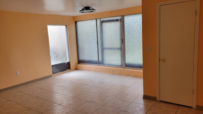 Building Photo - 8628 Tahoe Ct