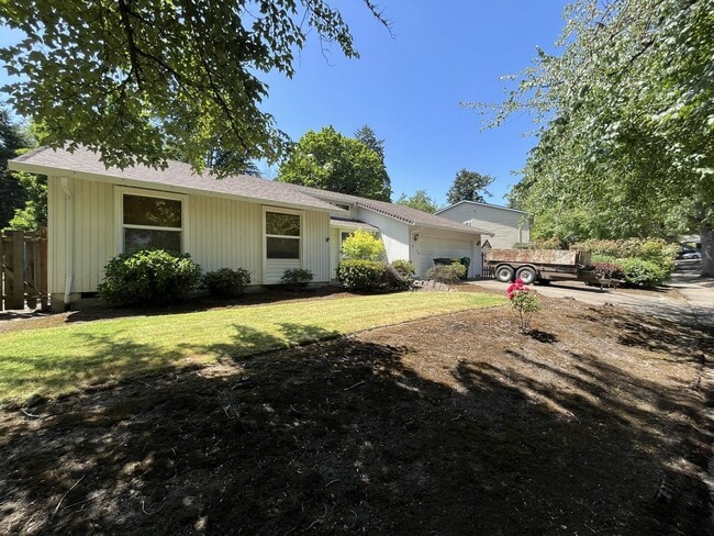 Building Photo - Charming Single-Level Home with Multiple Living Areas and Spacious Backyard Retreat