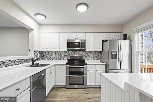 Building Photo - 328 Moseby Ct