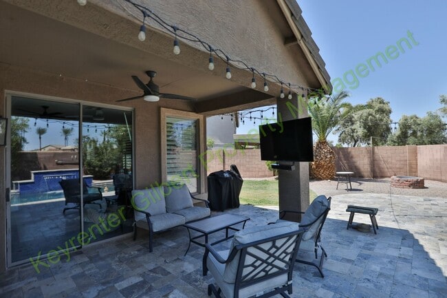 Building Photo - Spacious 4-Bedroom Home with Pool in Gilbe...