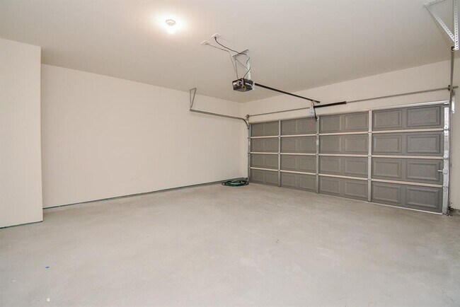 Building Photo - 569 Amberwood Pk Dr