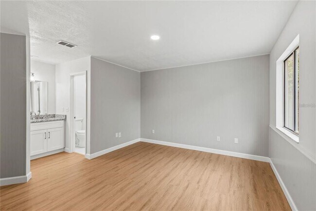 Building Photo - 1811 Oakgrove Ave