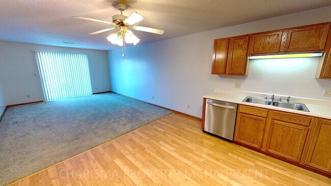 Building Photo - 3 BEDROOM, 2 BATH WALK IN TOWNHOME, ATTACH...