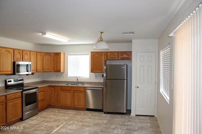 Building Photo - 2568 W Tanner Ranch Rd