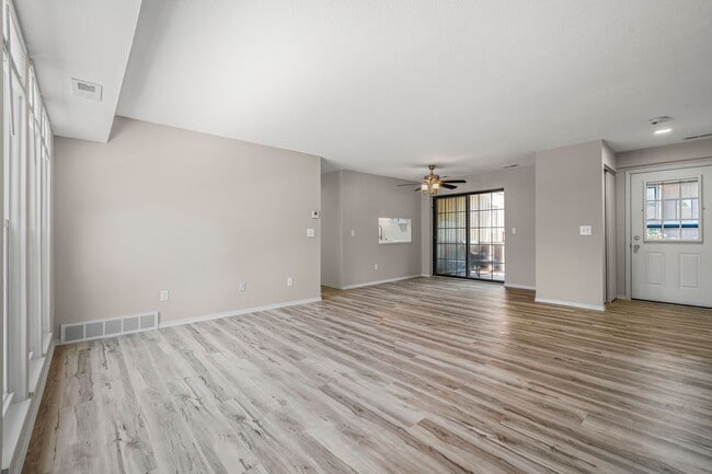 Building Photo - 33803 Electric Blvd