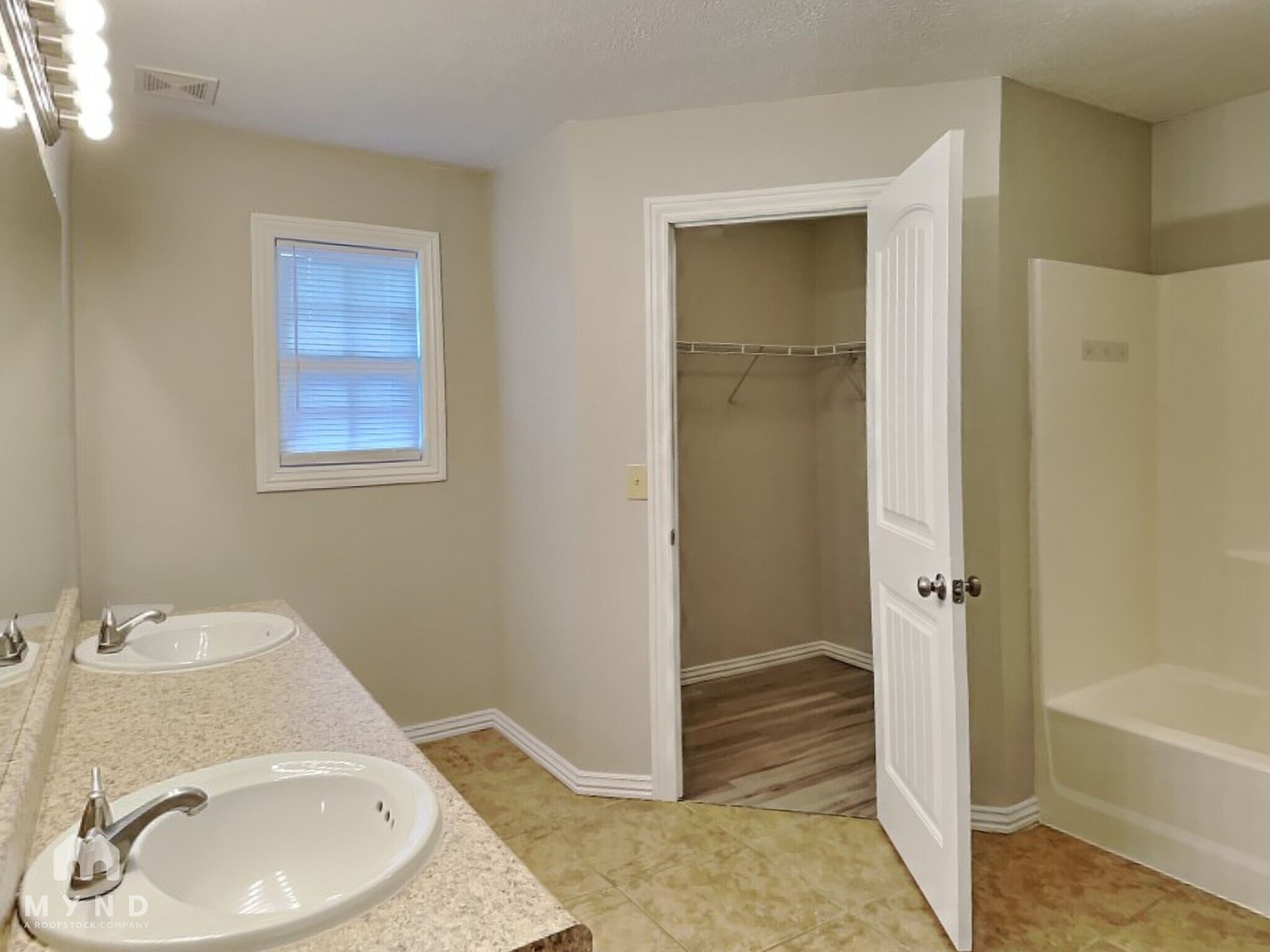 Building Photo - 111 N Peach Brook