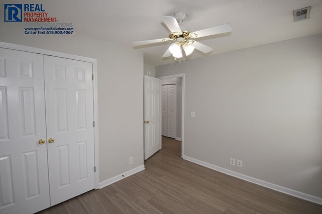 Building Photo - Adorable 2bd 2 ba home with fenced in yard and attached garage!