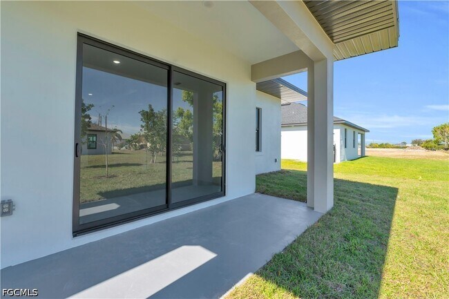 Building Photo - 1021 Chiquita Blvd N