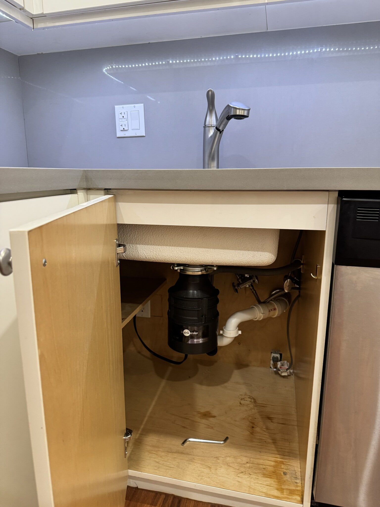 garbage disposal - 685 SW 19th Rd