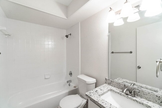 Building Photo - 1905 Lansdown Ct