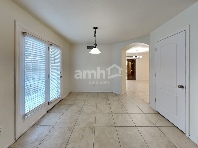 Building Photo - 9325 E Oro Ave