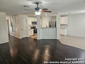 Building Photo - 220 Hereford St