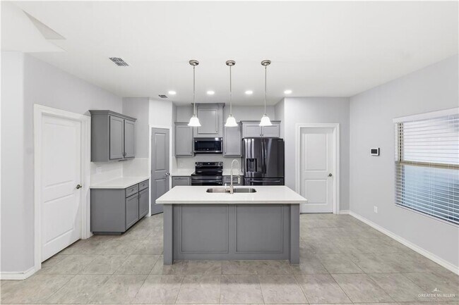 Building Photo - 24 Quietud St