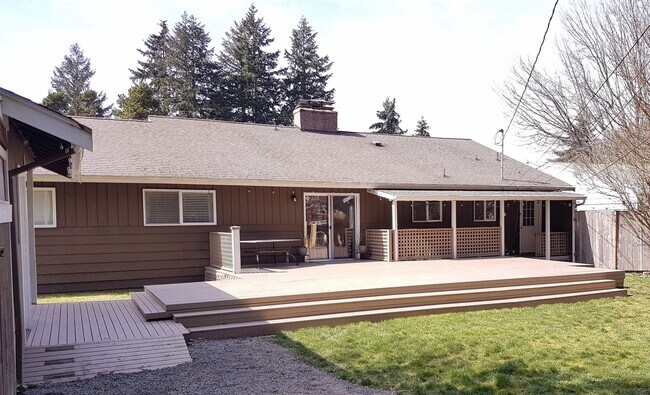 Back Deck - 1819 S Woodlawn St