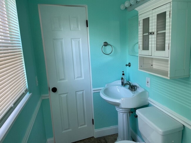 Building Photo - 3/1 -1/2 POOL HOME IN CASSELBERRY