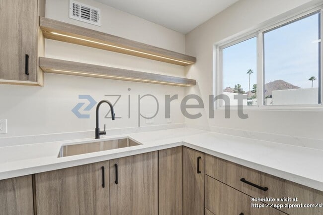 Building Photo - 4142 E Calle Redonda