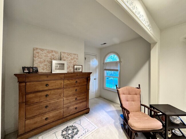 Building Photo - Fabulous 4-Bedroom Home w/2-Car Attached Garage! Dog Friendly - Screened Porch!
